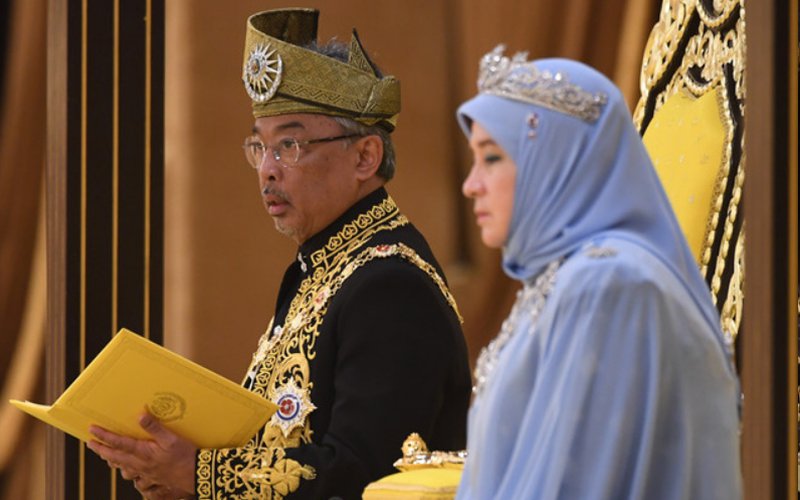 Don’t cross the line in politics, the King advises parties