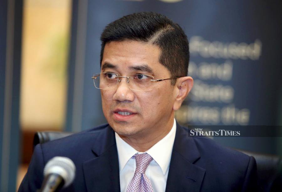 Azmin concludes 'fruitful and productive' visit to Singapore
