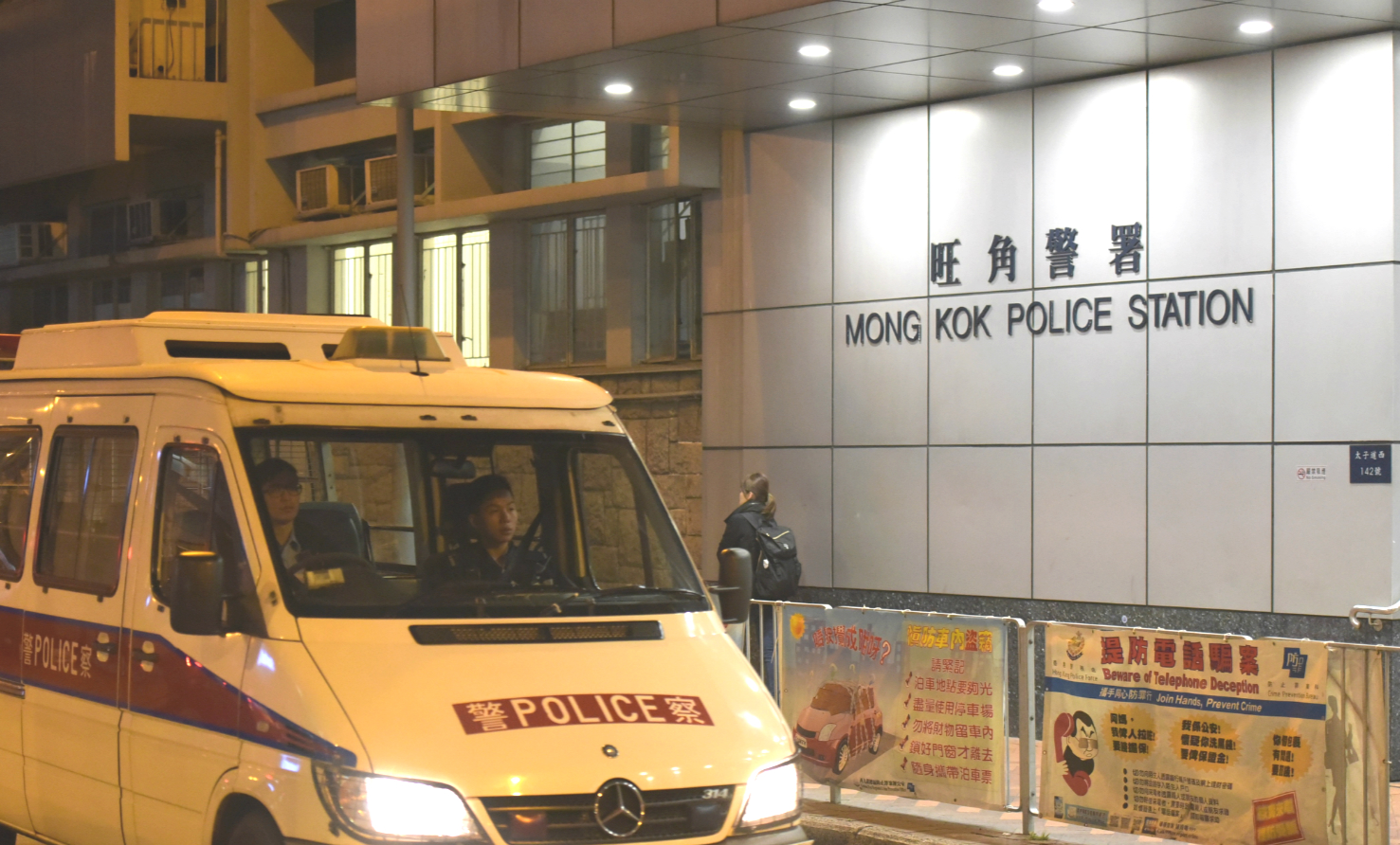 旺角贼人扮顾客抢走珠宝店首饰