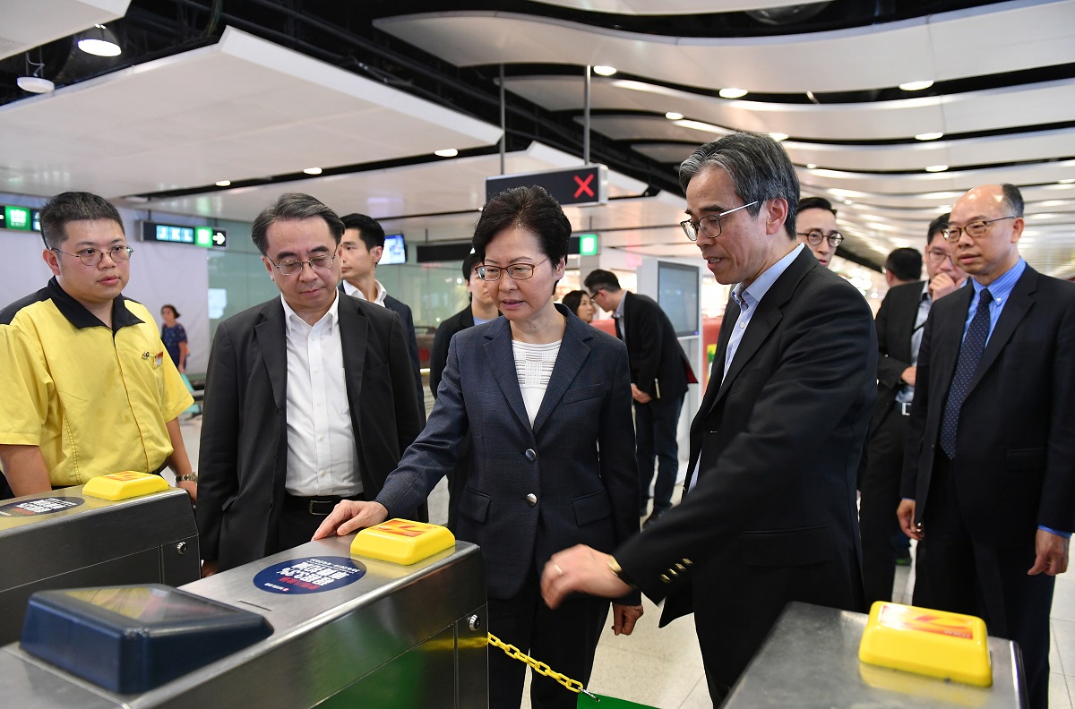 【修例风波】林郑月娥与港铁机管局开会商讨应对示威 强调沉着应战