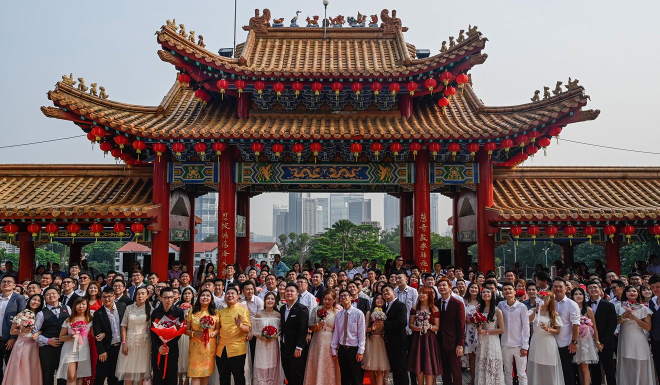 99 ethnic Chinese couples tie knot in Malaysian mass wedding on auspicious day