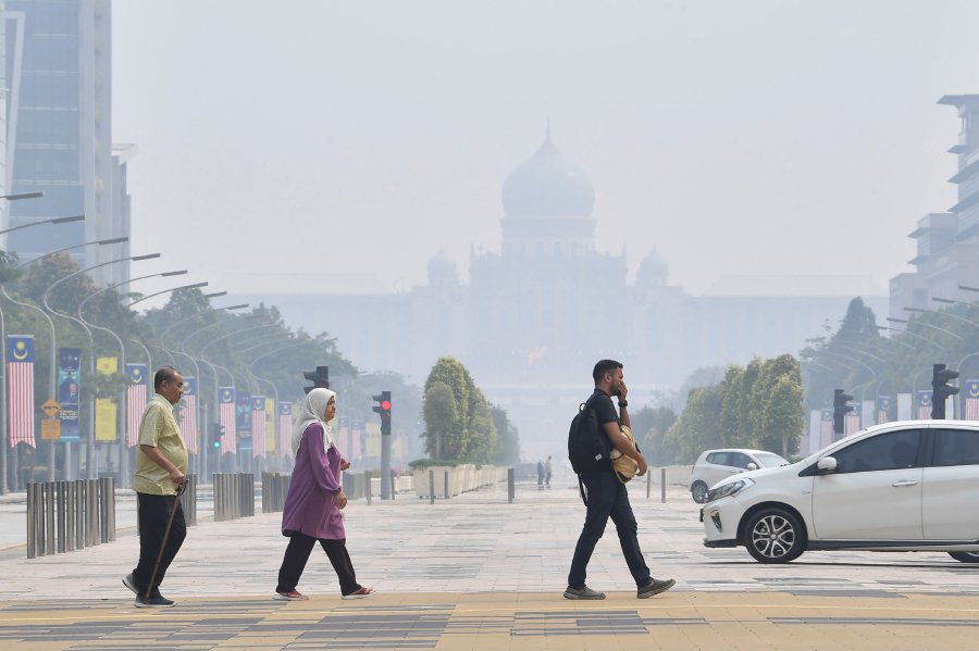 Unhealthy air quality nationwide as of 11am today