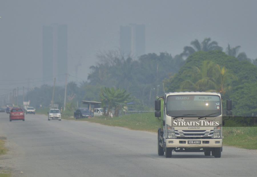 Air quality very unhealthy in Johan Setia