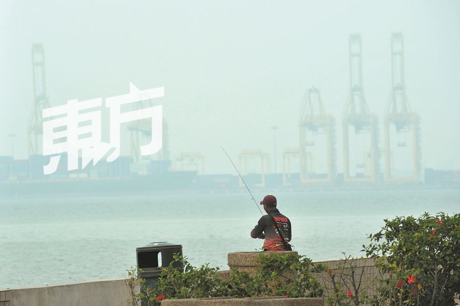 烟霾严重　槟政府10万口罩派民众