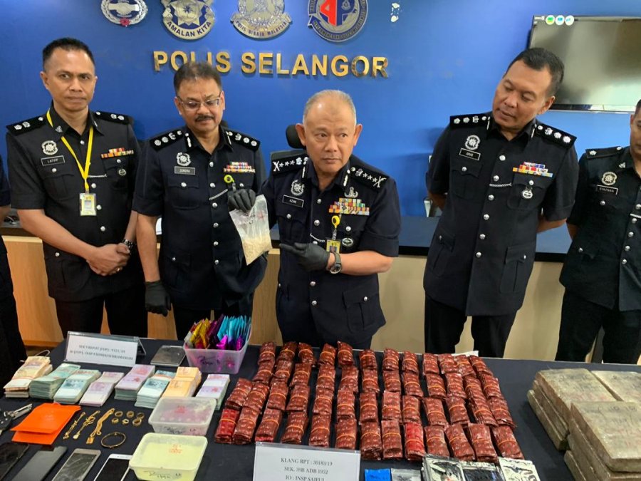 警方2行动捕4男女　起获57万毒品