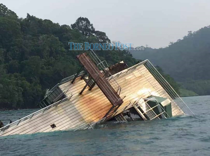 Pontoon in Kota Kinabalu sinks after being hit by bad weather