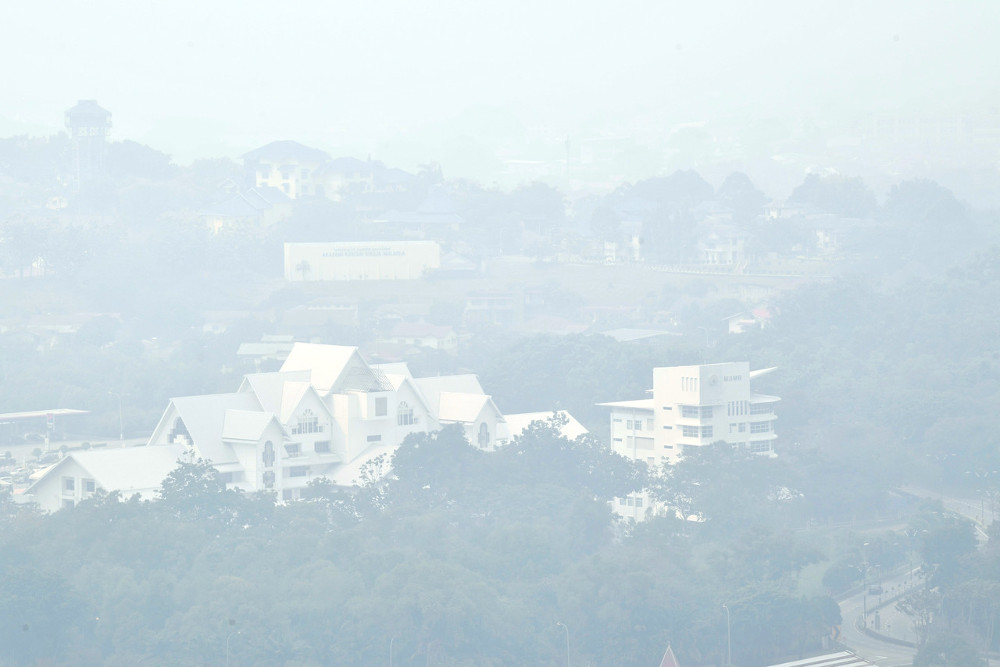 Haze: People in Melaka limit outdoor activities