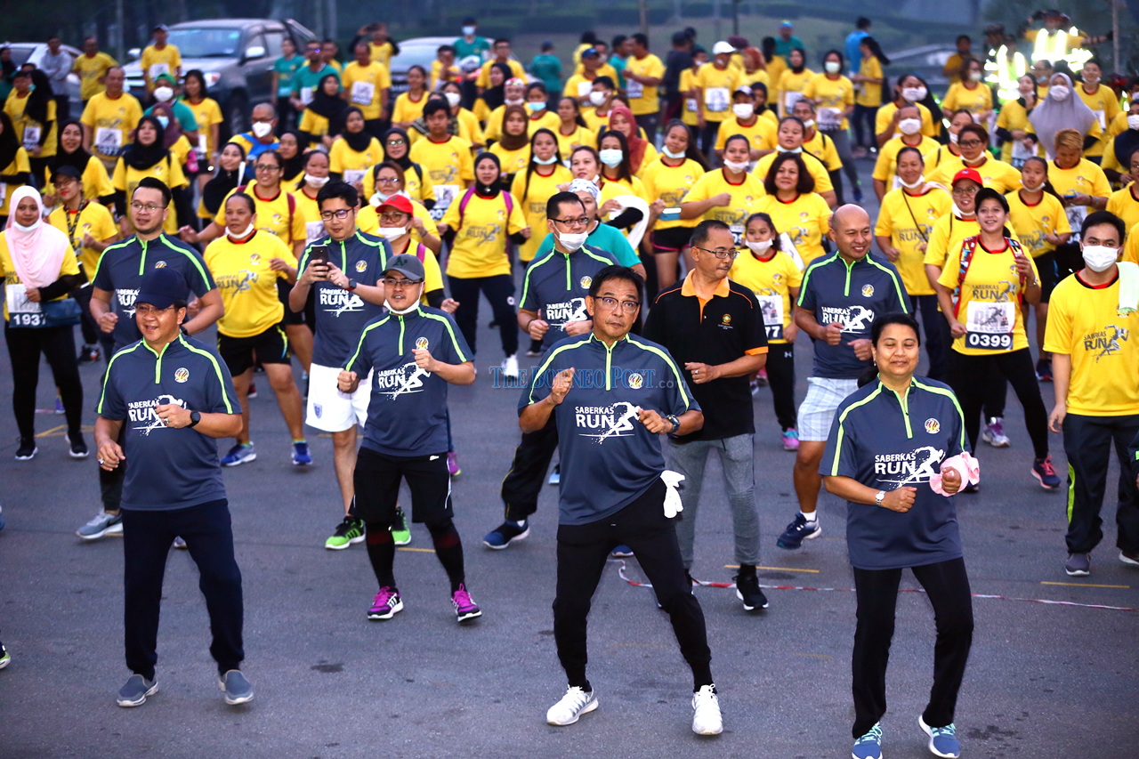 Haze fails to deter 2,000 at Saberkas Run
