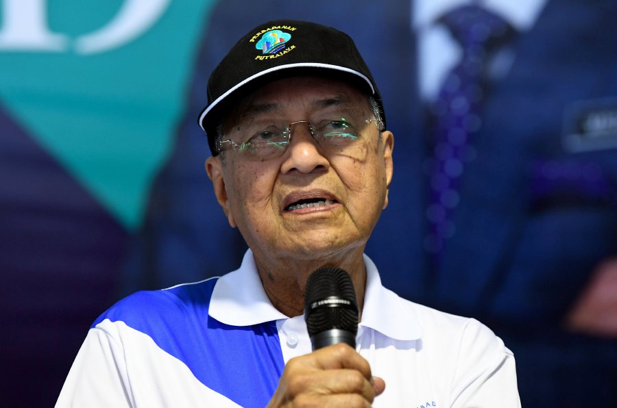 Dr M: Govt still looking at solutions for Malaysia Airlines