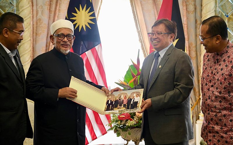 After formal ceasefire with Umno, Hadi meets Sarawak CM