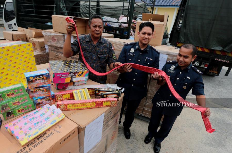 Smugglers begin to bring in firecrackers for New Year celebrations