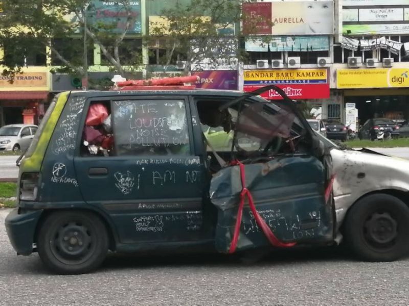 Looks don't matter: Observers credit this Kancil with quite some mileage (VIDEO)