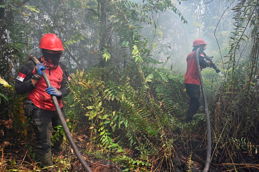 Indonesia sends 52 water-bombing helicopters to Riau