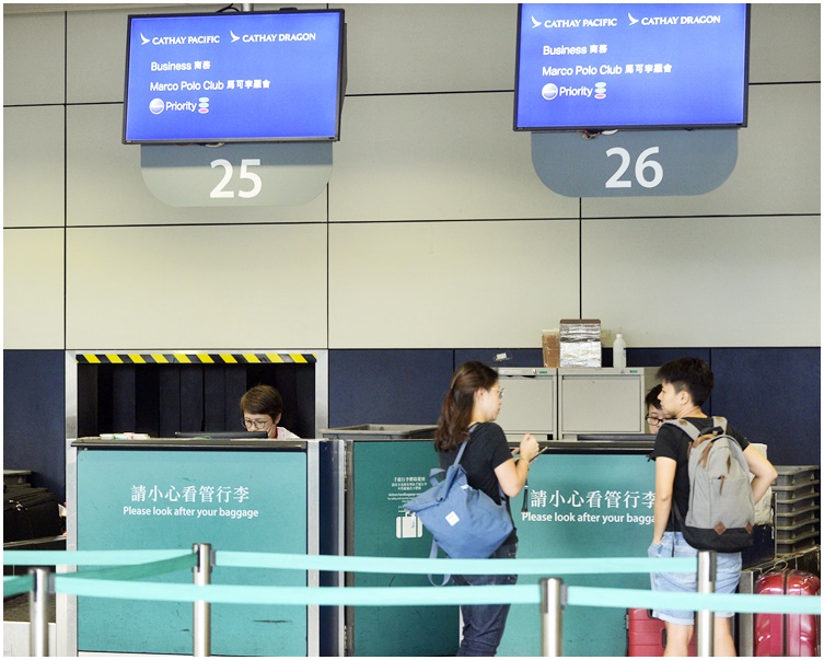 【修例风波】传国泰再解僱多10人 港龙空姐删批警贴文仍被炒