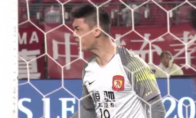 恒大逃过一劫！32岁国门贡献神扑让对手无奈，扑出必进球后怒吼