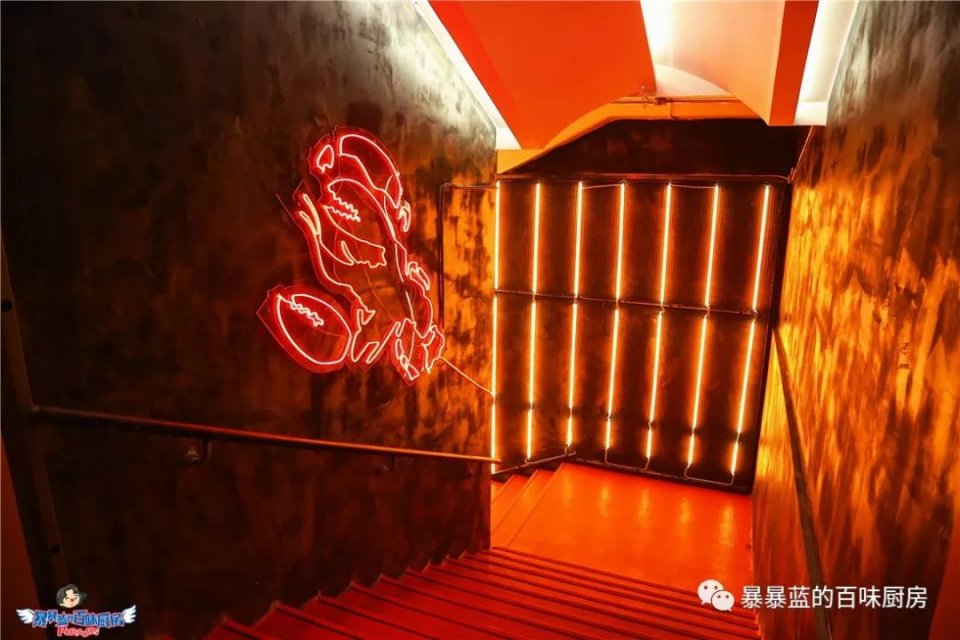 中街星巴克旁惊现室内大排档！营业到凌晨，小炒比我妈做的还好吃