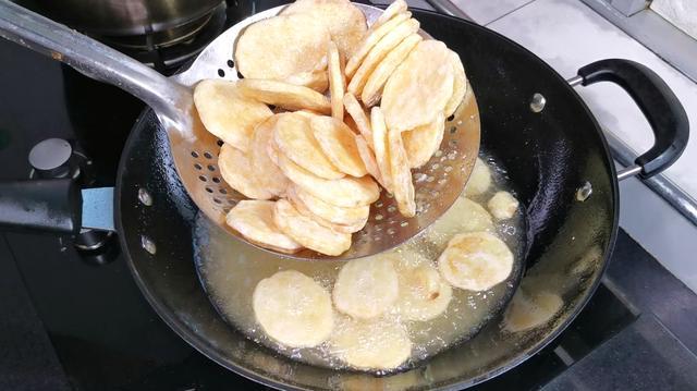 厨师长教你做一道“铁板土豆片”的做法，简单又好吃，看一遍就会