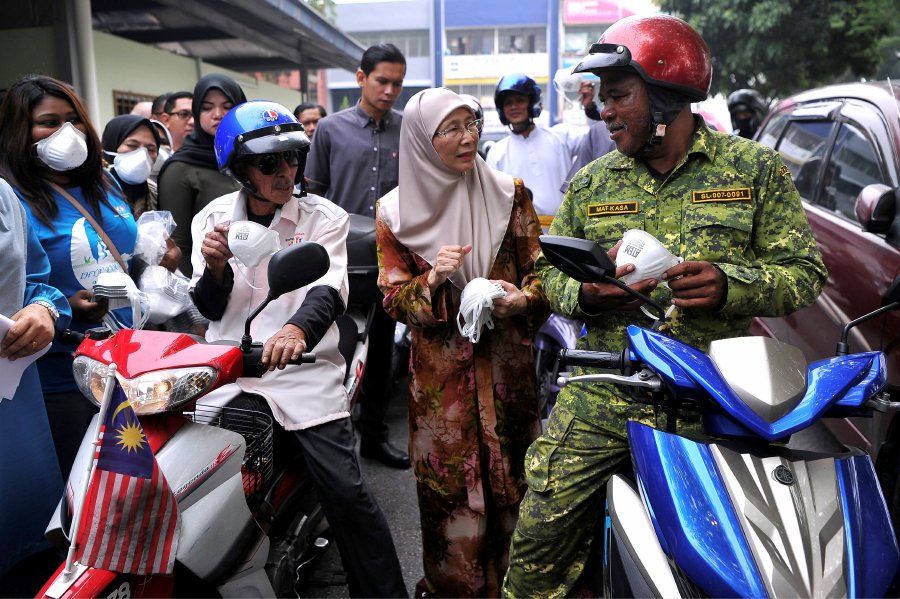 Wan Azizah: 60 per cent plantation, forest fires in Sri Aman doused