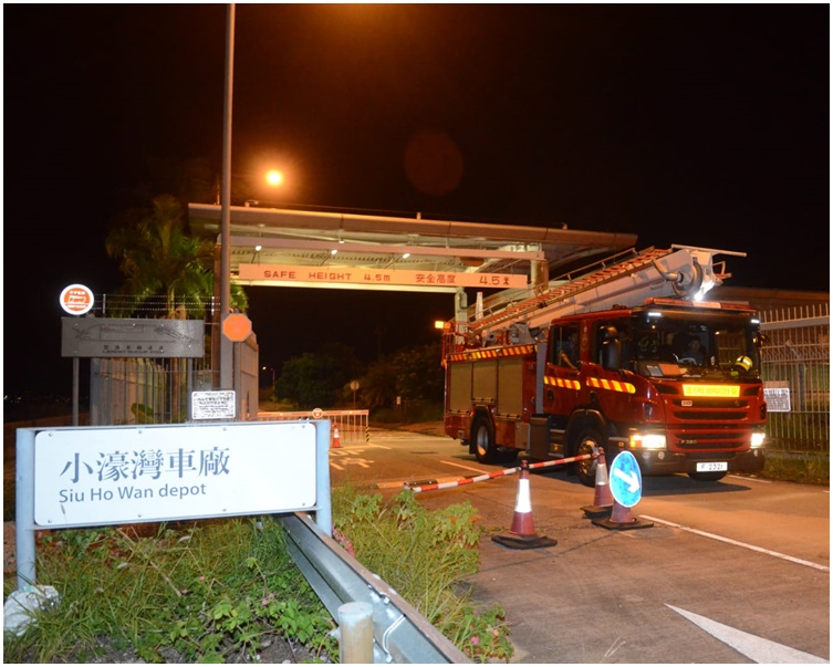 小蚝湾车厂路轨疑遭掷汽油弹纵火 检可疑电池