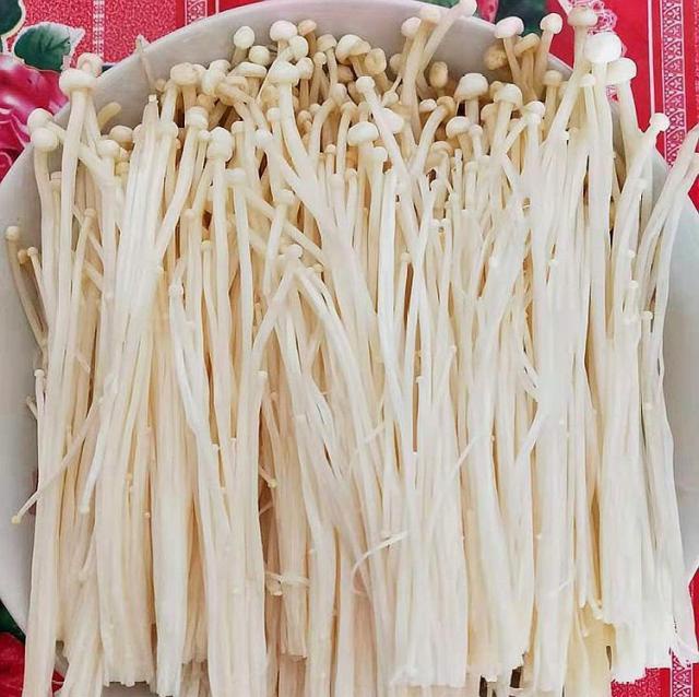 豆芽和它一起炒，隔两天吃一次，刮油去脂，体重蹭蹭往下降