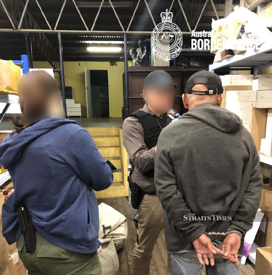 2 Malaysians detained for allegedly smuggling 1,266kg of ephedrine into Australia