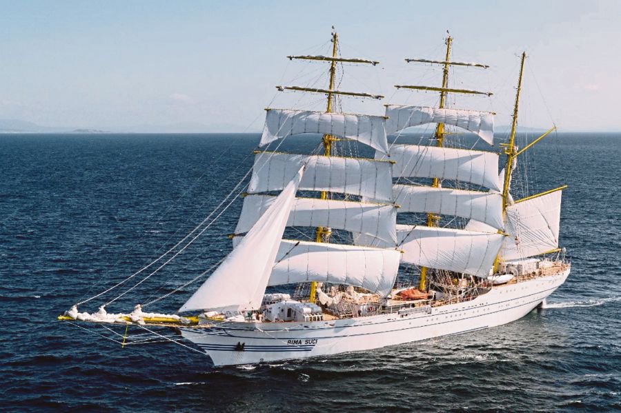 Spectacular naval sail ship comes a-calling