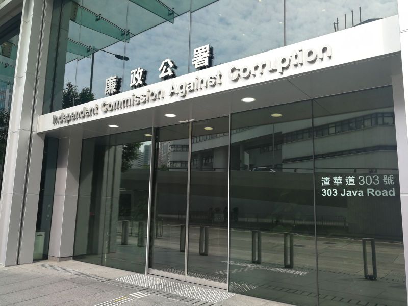 涉串谋主厨伪造纪录呃逾1.1万元工资 2前兼职厨师被廉署起诉