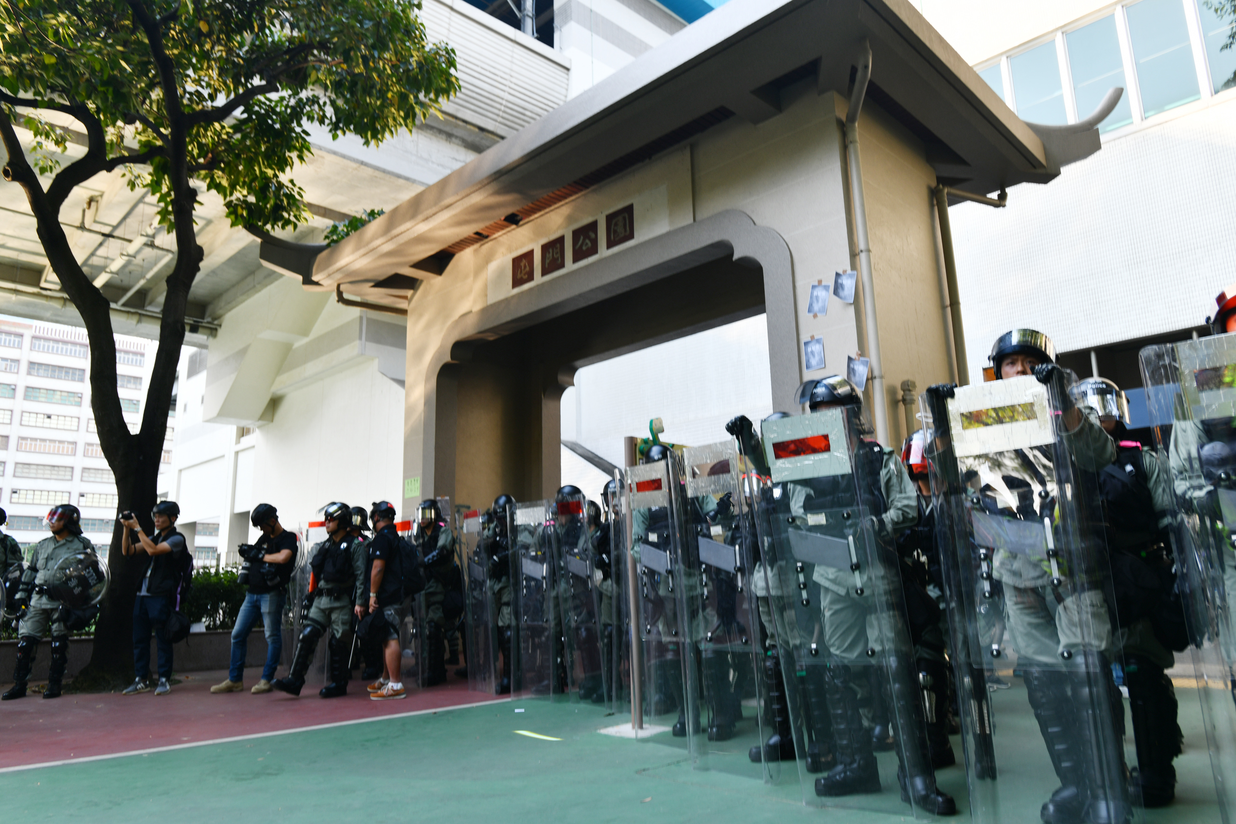 【光復屯公】涉藏武器男子还柙女子准保候讯 涉烧国旗男子准保释守宵禁令