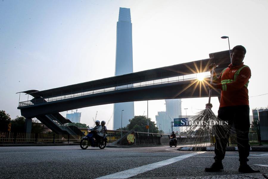 Haze eases but air quality in Ipoh, Klang, Putrajaya remains 'unhealthy'