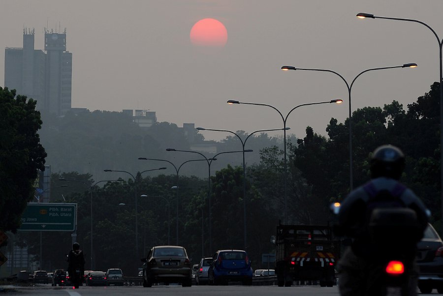 Haze eases nationwide, but Klang Valley air still 'unhealthy'