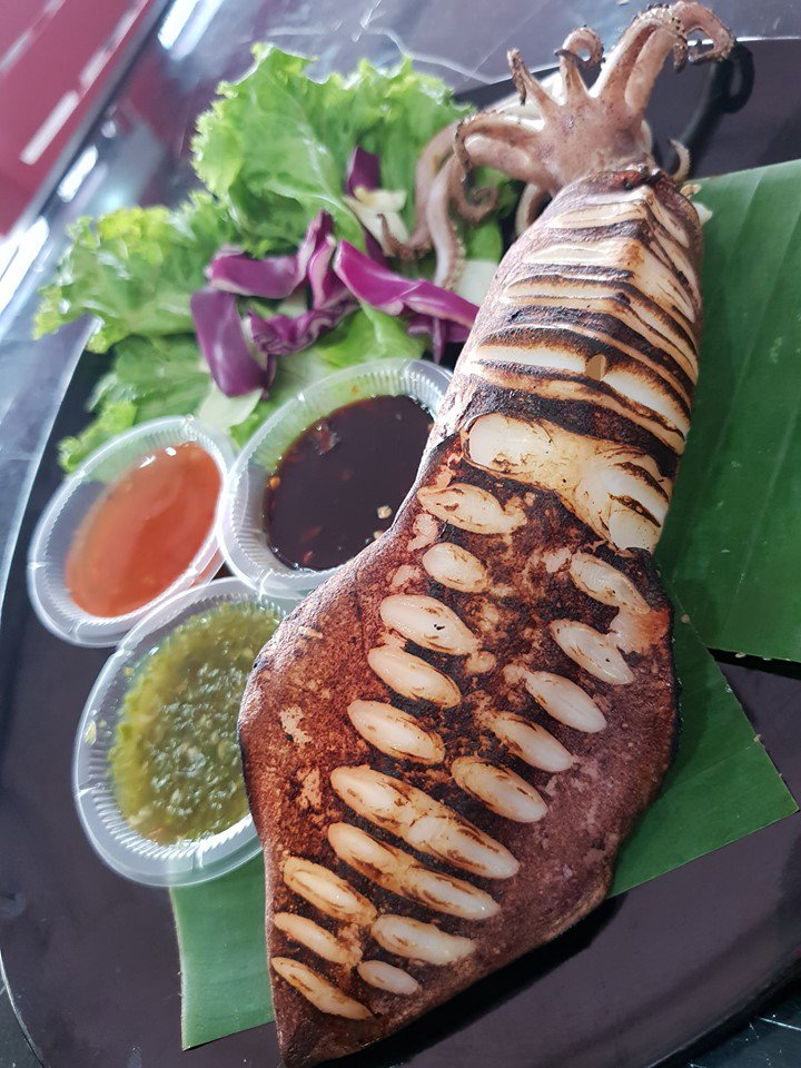 Nikmati Nasi Lemak Sotong Bakar Gergasi Di Restoran Di TTDI Jaya Ini. Memang Best!