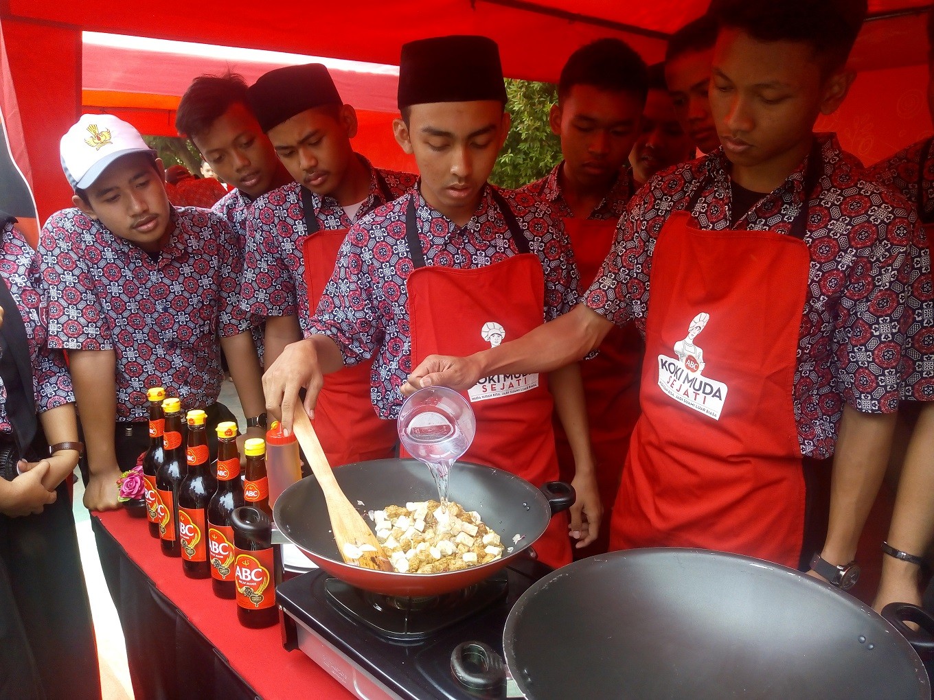 Boys in the kitchen: Students try their hand at cooking
