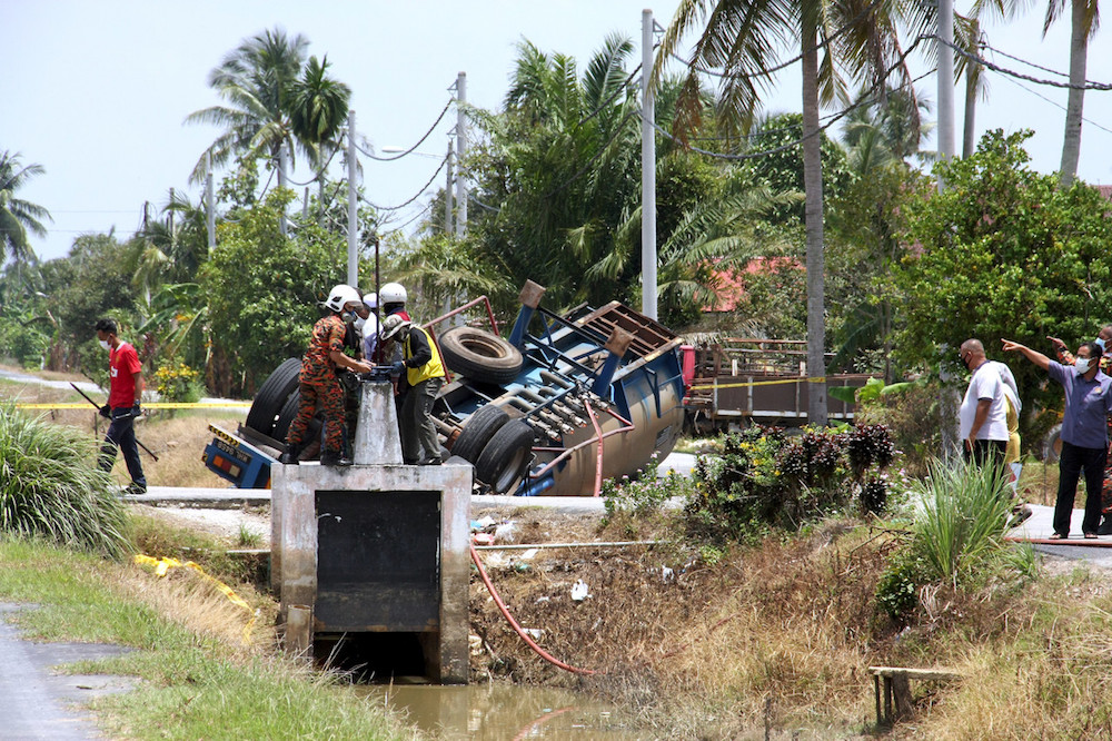 Perak Fire Dept: Overturned chemical-laden tanker near Bagan Serai relocated yesterday