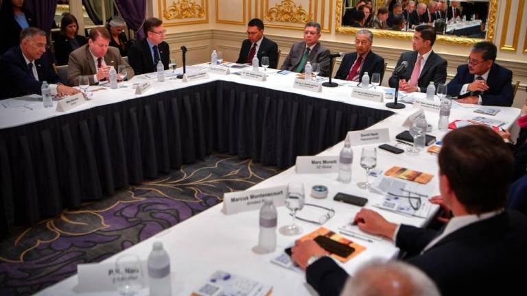 Mahathir meets with investors in New York