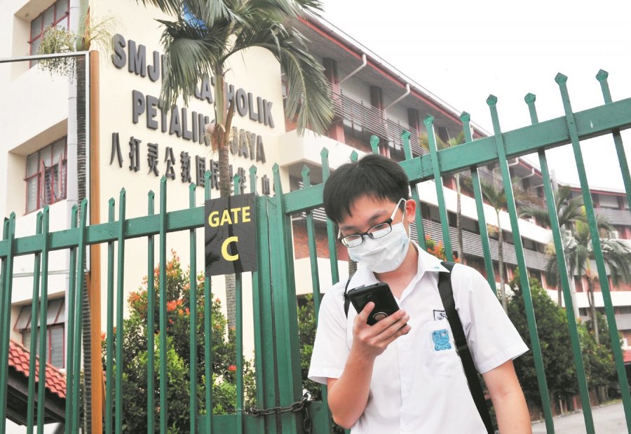 烟霾消散复课　学校忙赶进度