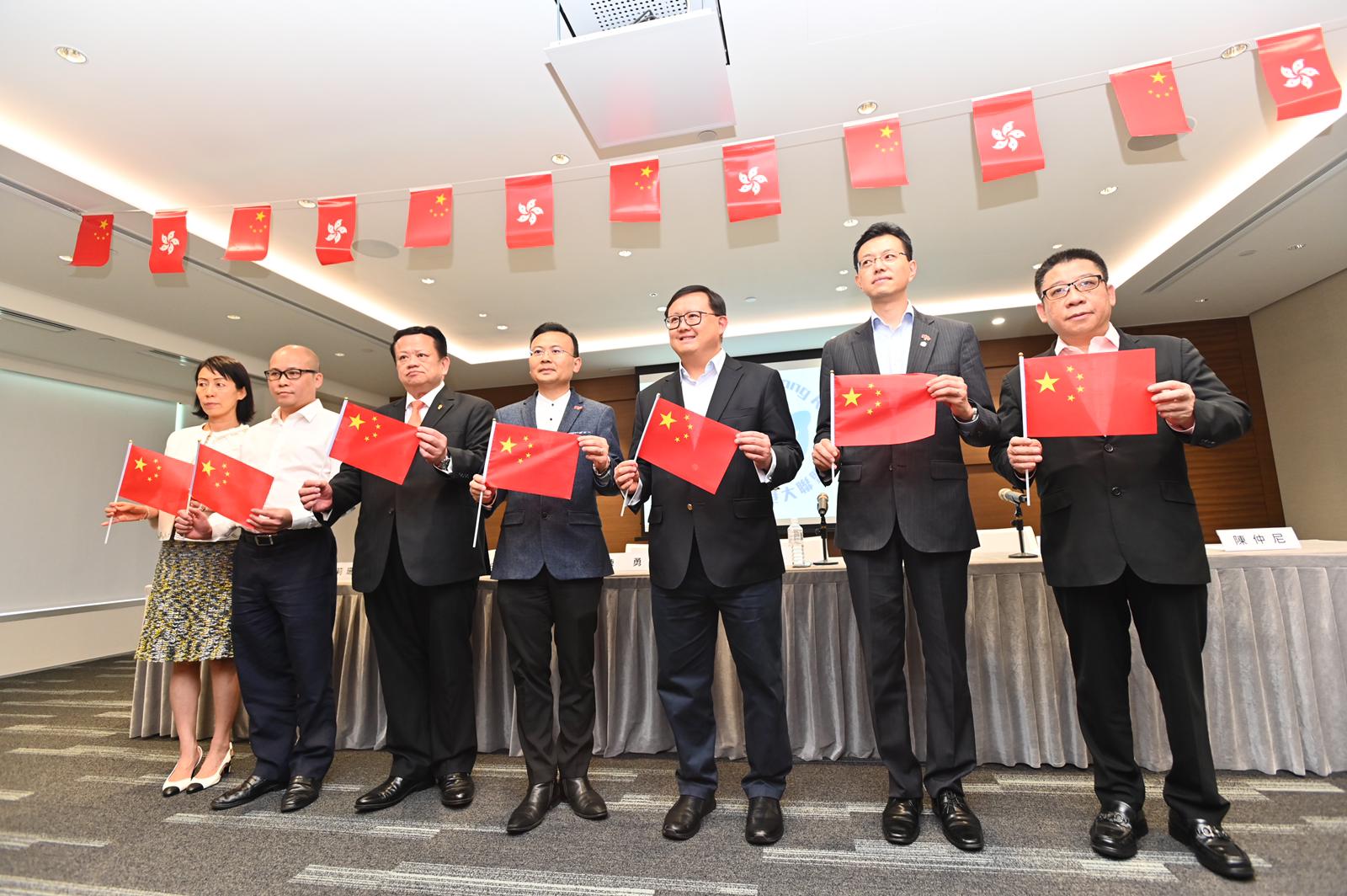 【修例风波】团体发起「国庆全民护旗行动」 促政府将旗杆范围申禁制令