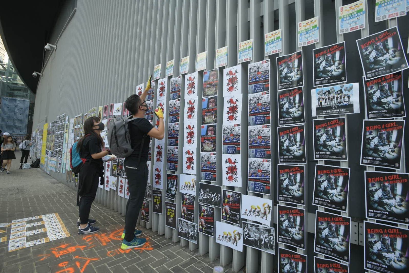 【修例风波】市民发起「连侬之路」活动 港岛9地点贴文宣