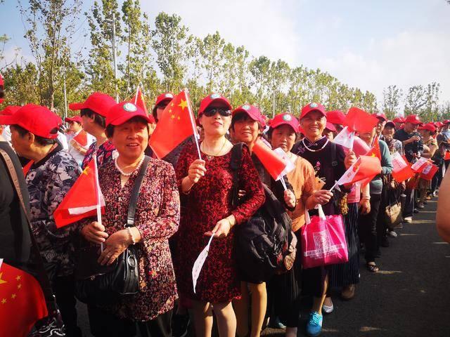 乘双层巴士游森林之城 南通启动十万市民游客畅游南通