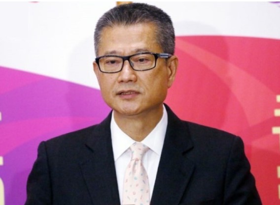 “经济台风”刮港超3号波 财政司称失业率或急升