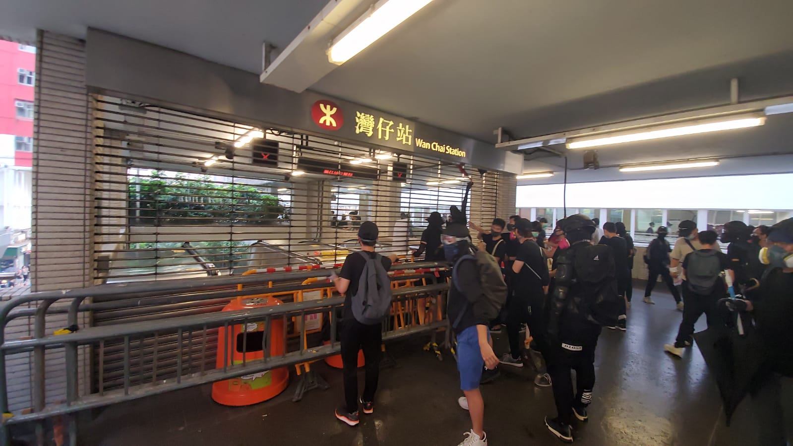 【修例风波】港铁指部分车站或设施或未能明天恢復提供服务