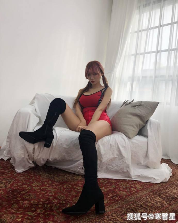韩国美女主播COS《海贼王》娜美：身材火辣完美还原