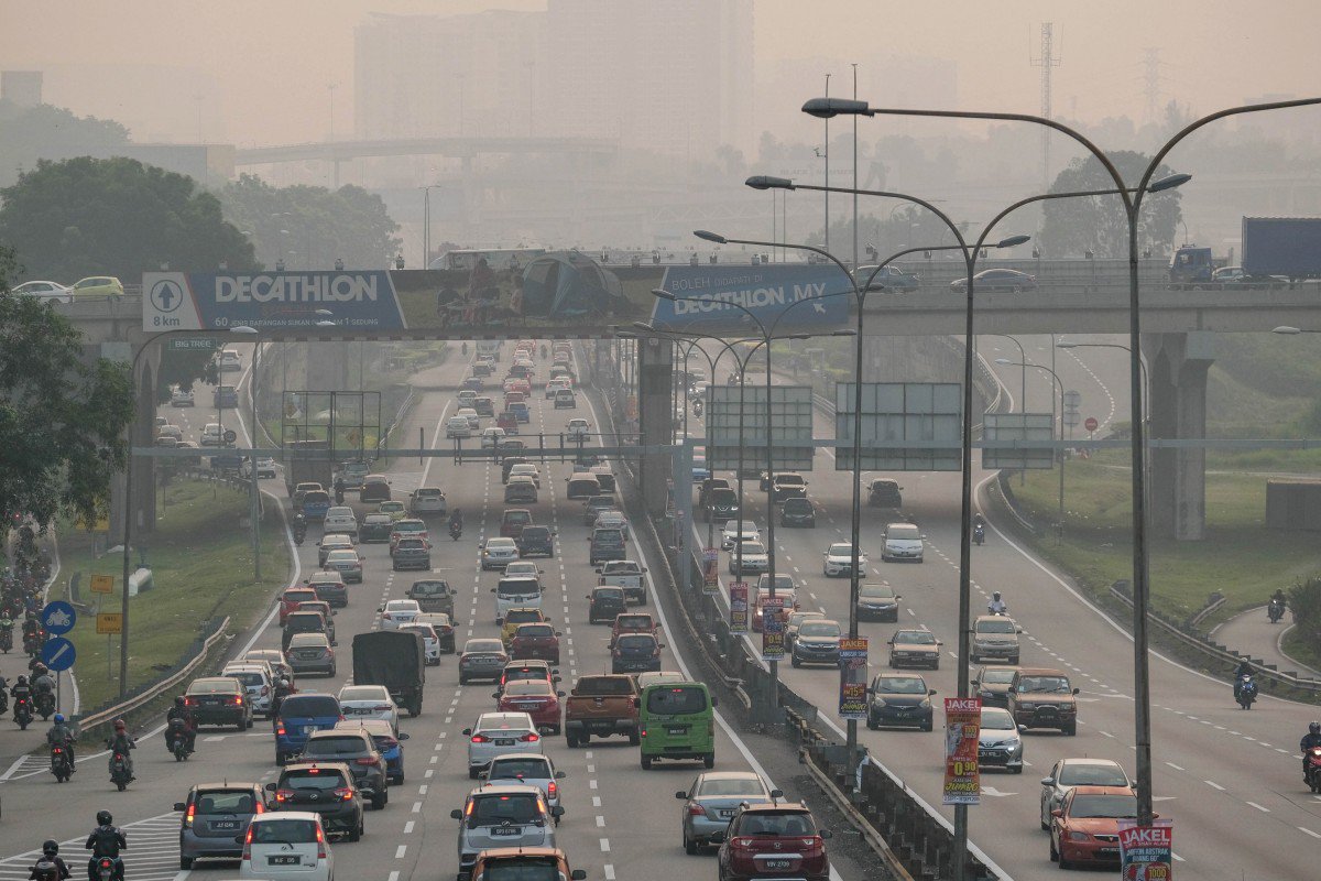 Singapore driver caught in Malaysia with 116 outstanding tickets pays US$6,684 in fines