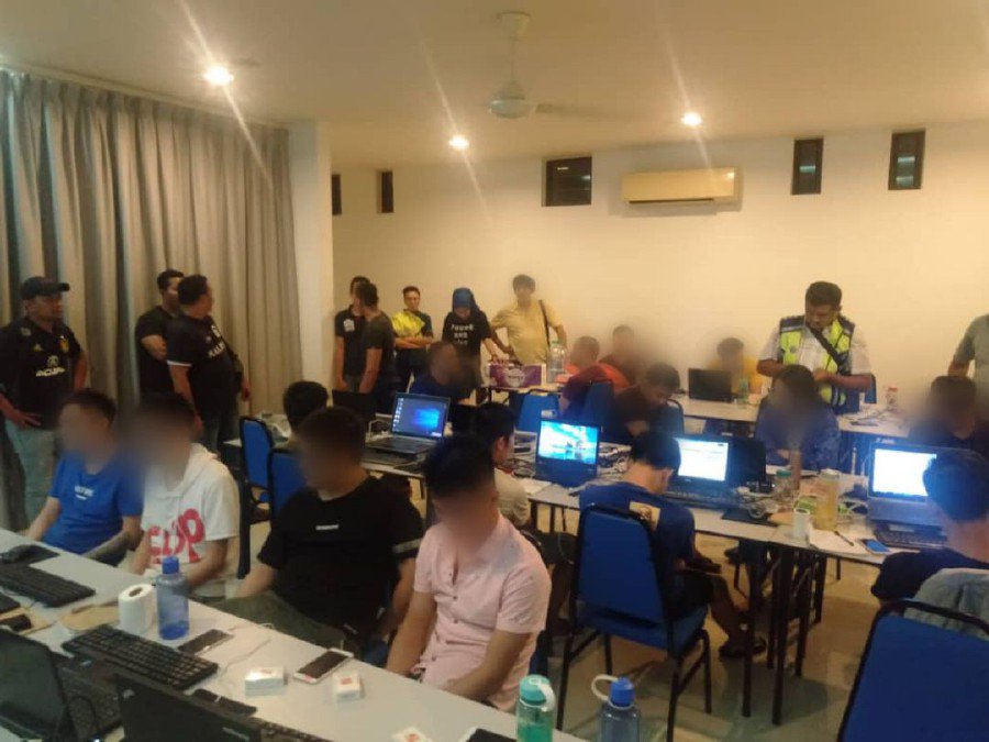 16 Chinese nationals nabbed in online gambling raid
