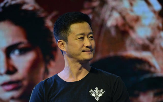 从“功夫小子”到“国民硬汉”的成功转型，吴京是一位大器晚成的艺人