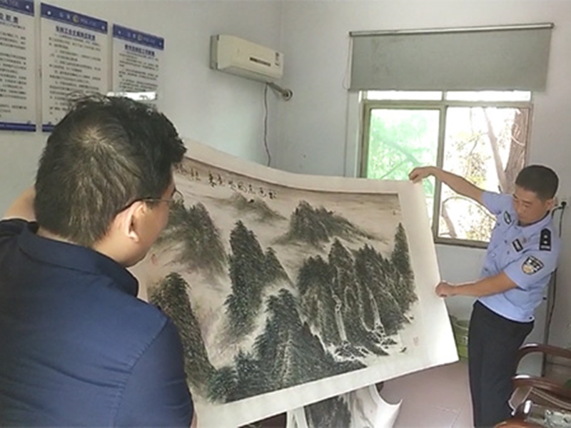 国家级画师火车站丢失画作 警调取闭路电视发现被保洁大姐带走