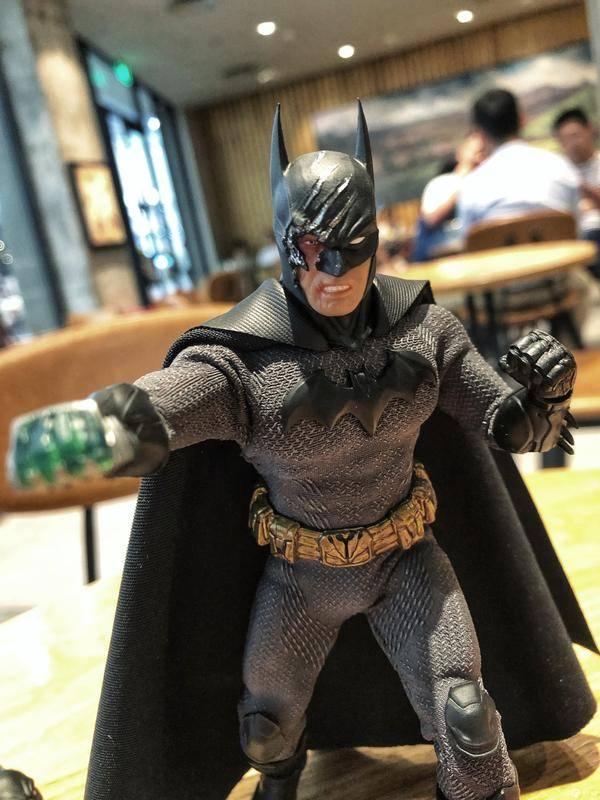 玩·物丨蚂蚁-君主蝙蝠侠评测（Mezco-Sovereign Knight）