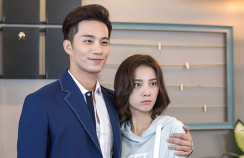 “My Girlfriend is an Alien” Actor Thassapak Hsu Sparks Viewers’ Interest