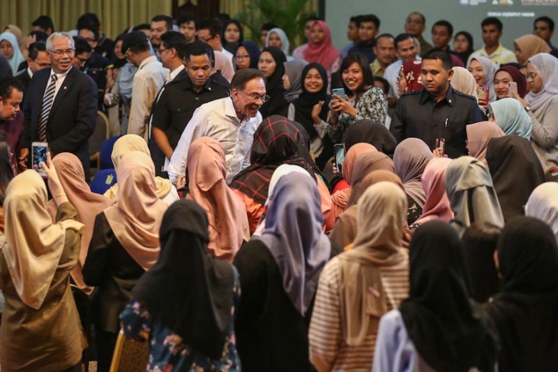 Dr M is PM for all, Anwar says despite Malay Dignity Congress appearance