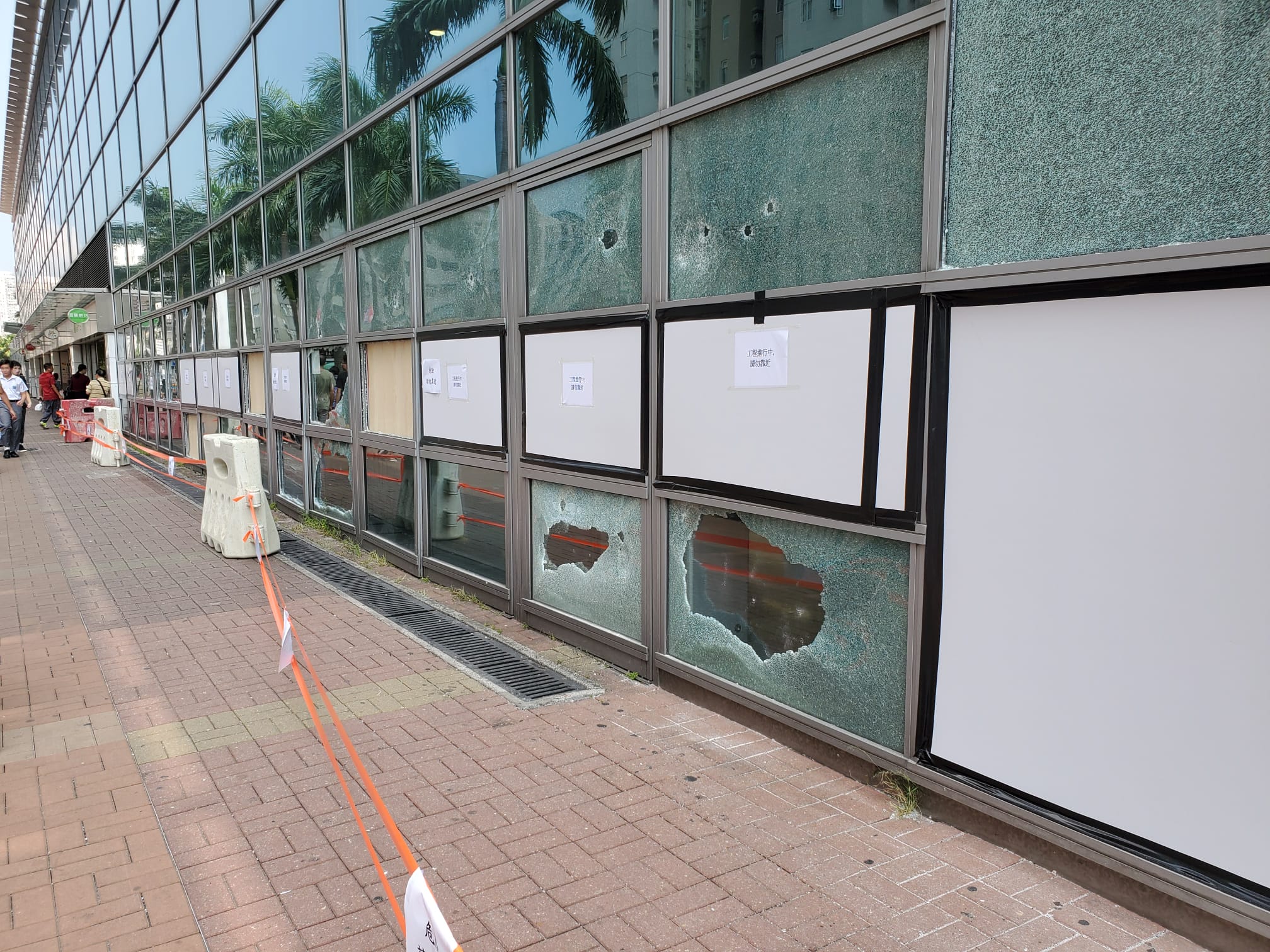 【修例风波】大围站有设施未修復 玻璃爆裂闸机售票机受损停用