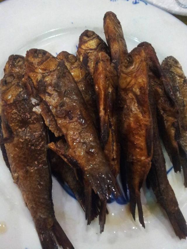 河南特色美食，路人看见嫌脏都不买，只要品尝过后，吃得停不下来